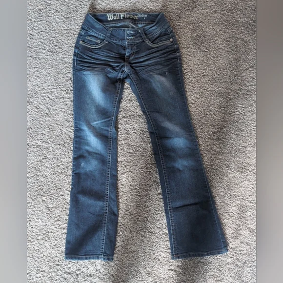 Women's dark wash jeans bundle - Picture 3 of 11